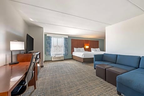 Queen Suite with Two Queen Beds and Accessible Tub - Accessible/Non-Smoking