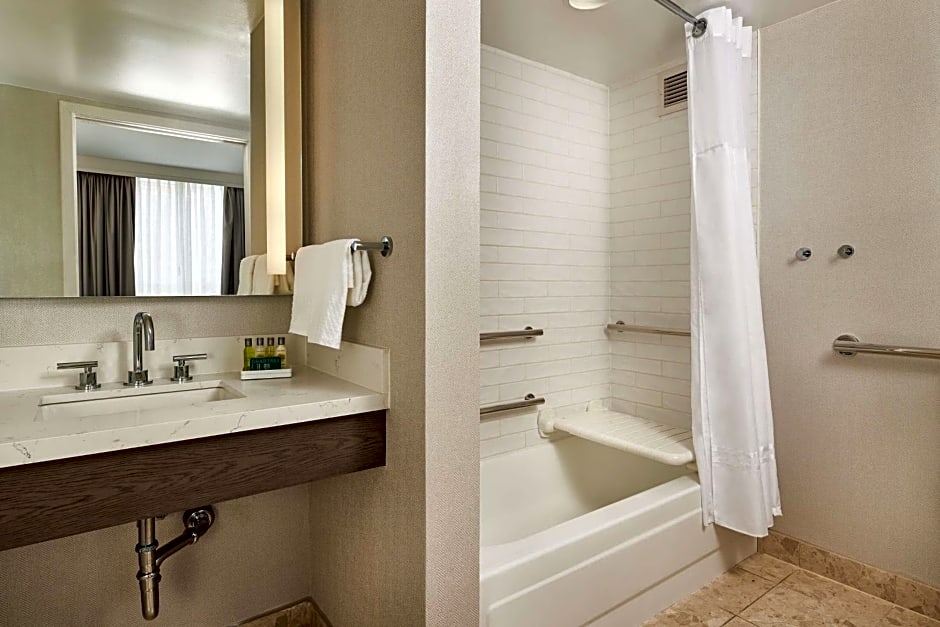 Hilton Kansas City Country Club Plaza