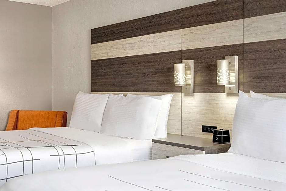 La Quinta Inn & Suites by Wyndham Lexington