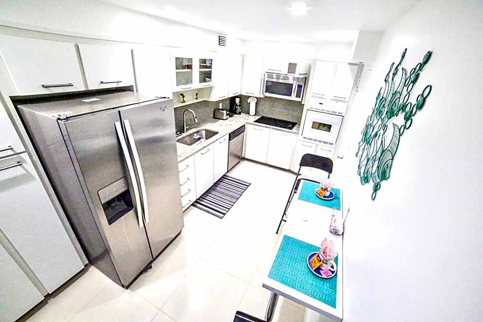Beautiful penthouse condo with stunning views of both ocean and city