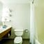 Holiday Inn Express & Suites LINCOLN EAST - WHITE MOUNTAINS