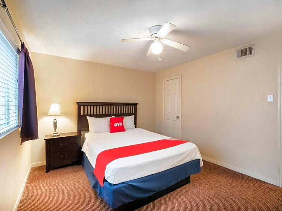 OYO Hotel & Apartments Houston Galleria
