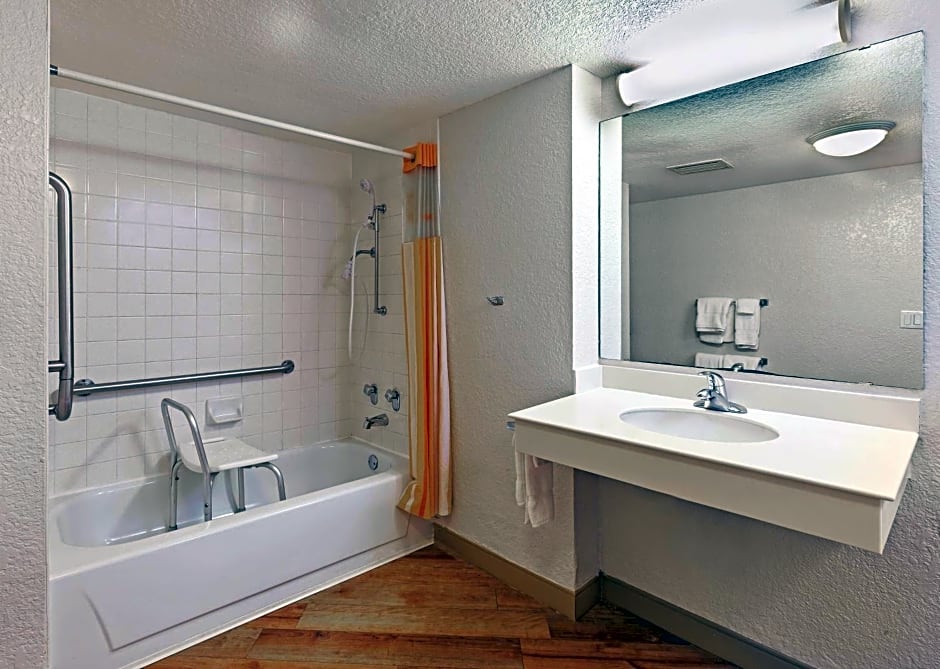 Travelodge by Wyndham Houston Cy-Fair