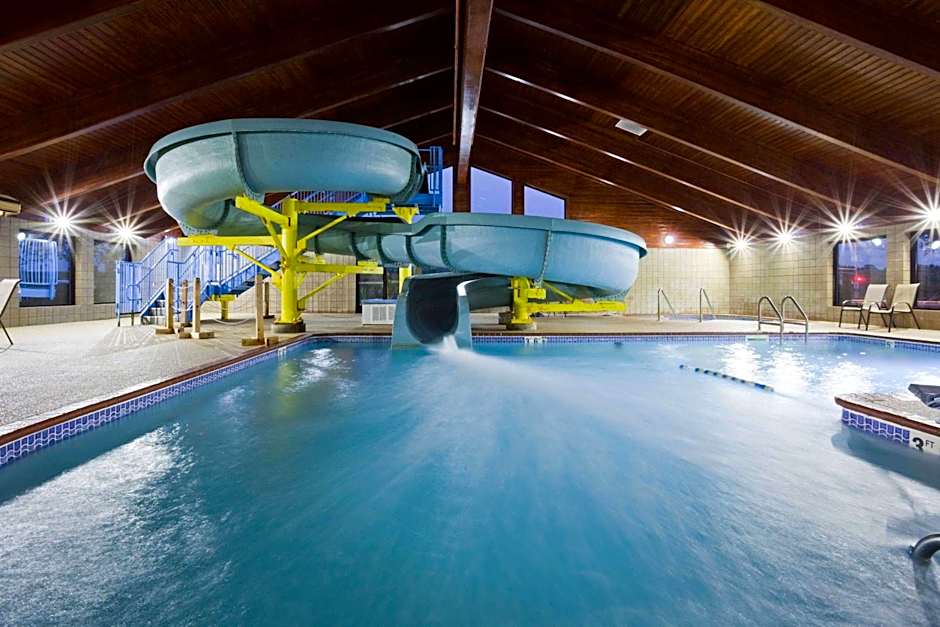 AmericInn by Wyndham Shakopee Near Canterbury Park