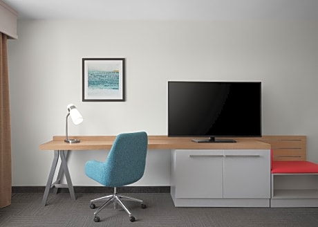 1 King Hearing Accessible Room