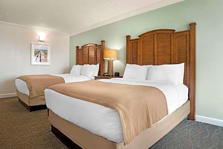 Queen Room with Two Queen Beds and Gulf View - Non-Smoking