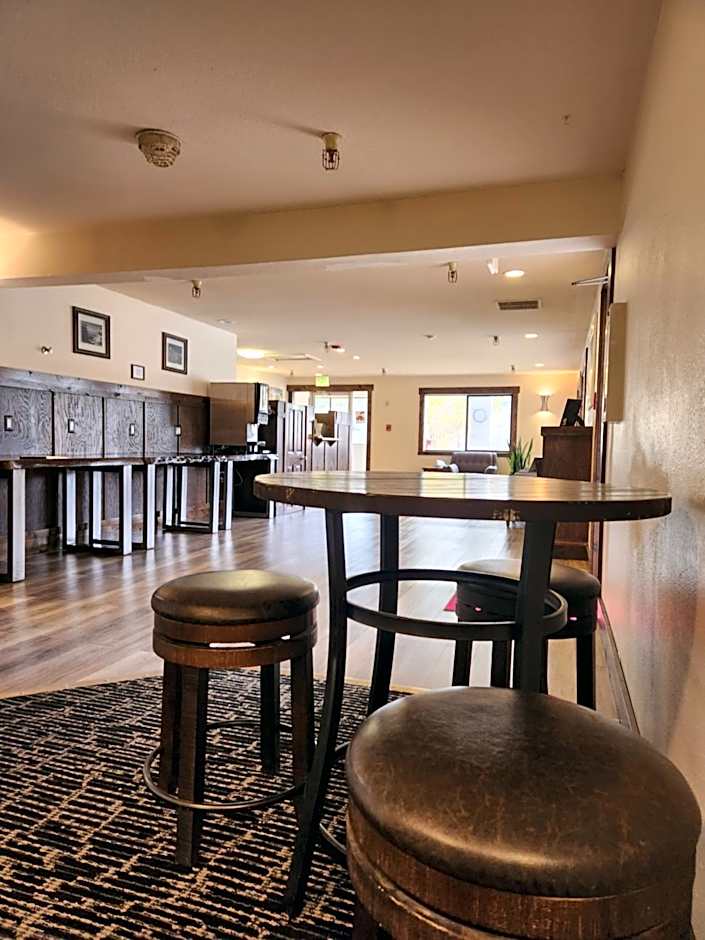 Luxury Inn & Suites