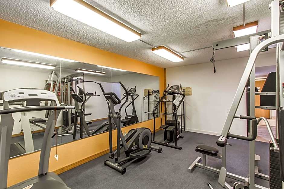 Econo Lodge Inn & Suites Bloomington