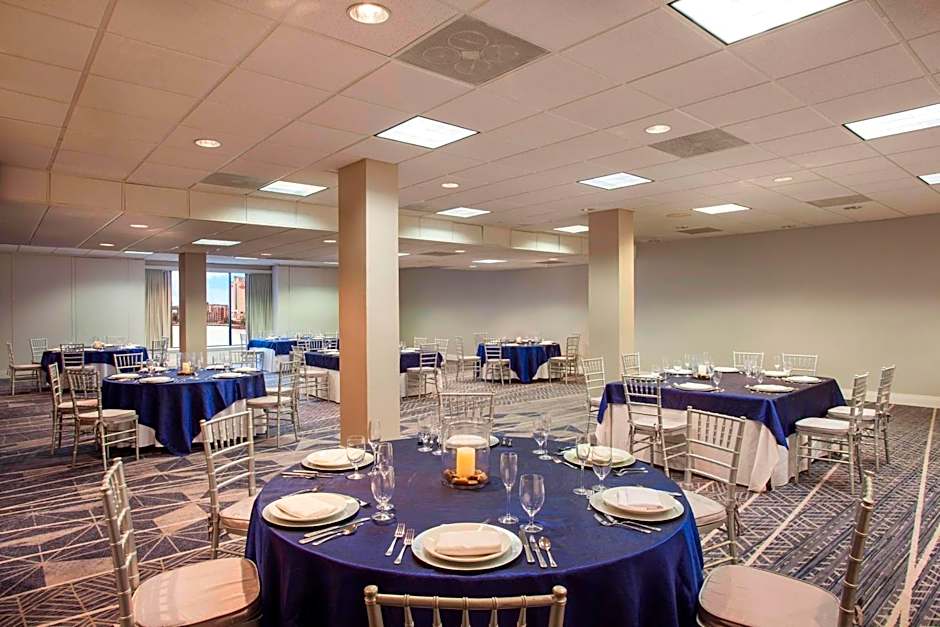 Sheraton Norfolk Waterside Hotel