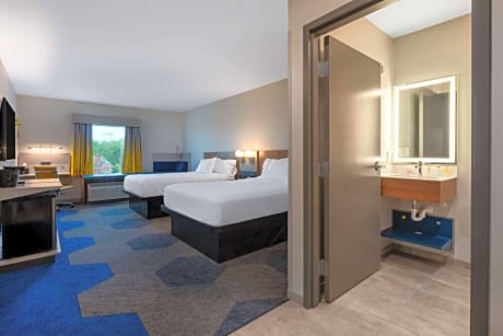 2 Queen Beds, Mobility Accessible Room, Bathtub w/Grab Bars, Non-Smoking