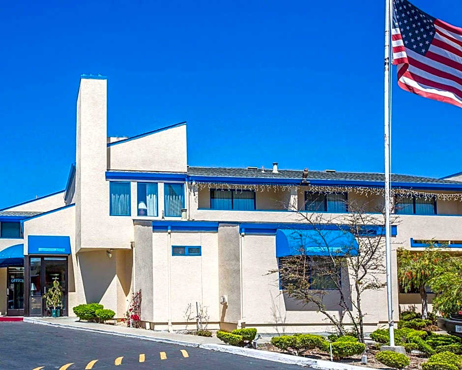 Bay Breeze Inn