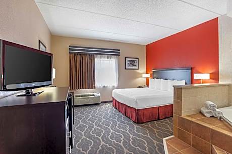 1 King Bed Non-Smoking Whirlpool Microwave And Refrigerator Wi-Fi No Pets Allowed Full Breakfast