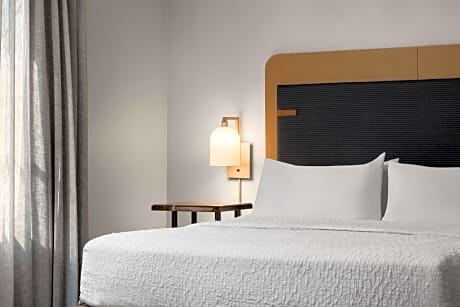 One-Bedroom King Suite - Non-Smoking