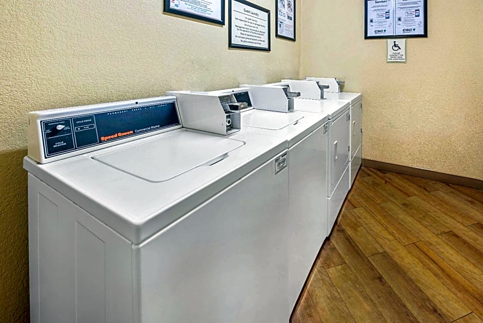 La Quinta Inn & Suites by Wyndham West Palm Beach Airport
