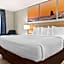 Days Inn & Suites by Wyndham Warren