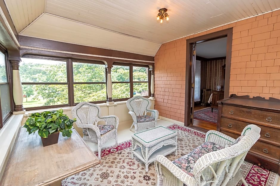 Saratoga Dreams Bed and Breakfast