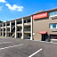 Econo Lodge Inn & Suites I-64 & Us 13