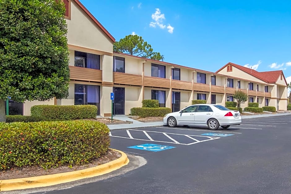 Red Roof Inn & Suites Brunswick I-95