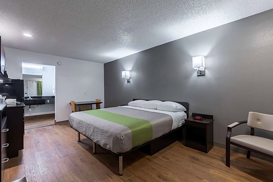 Studio 6-Bryan, TX - University Area