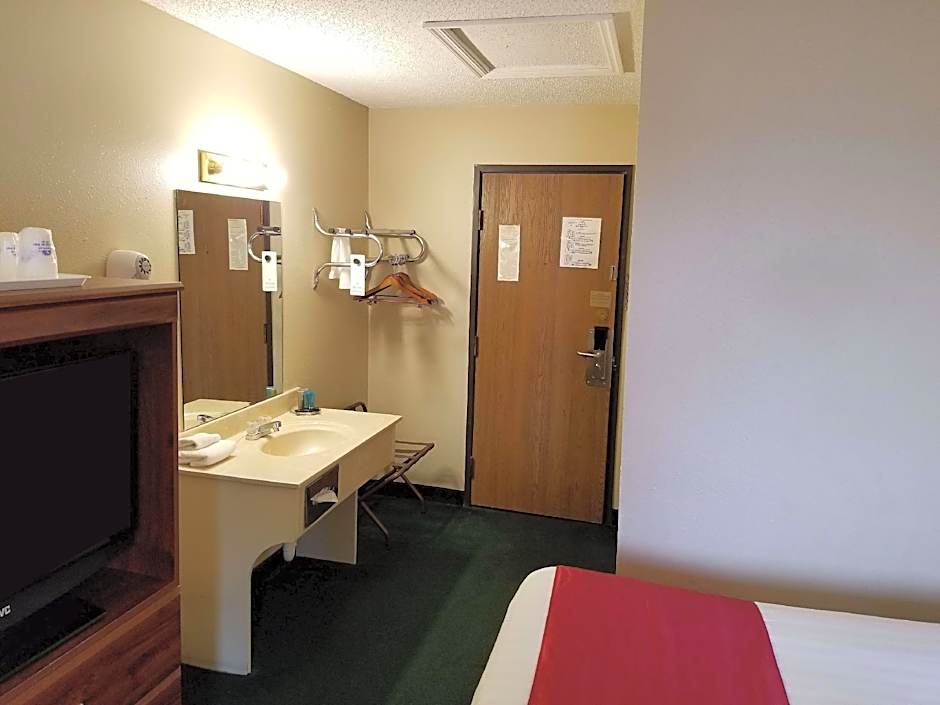 Americas Best Value Inn St. Louis South