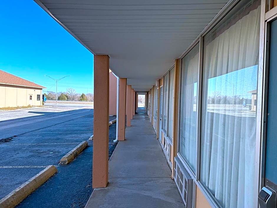 Castle Inn & Suites by OYO Lawton