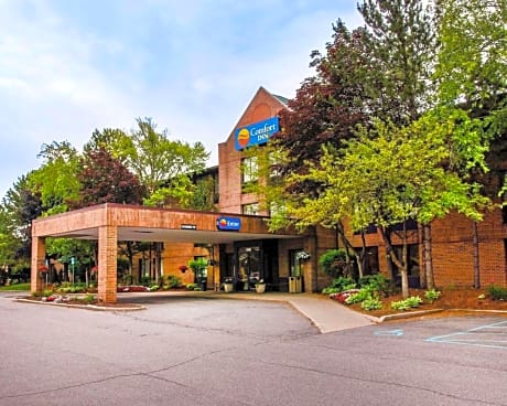 Comfort Inn Livonia