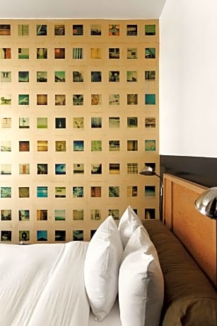 Deluxe Queen Room - Self Check-in with Virtual Front Desk