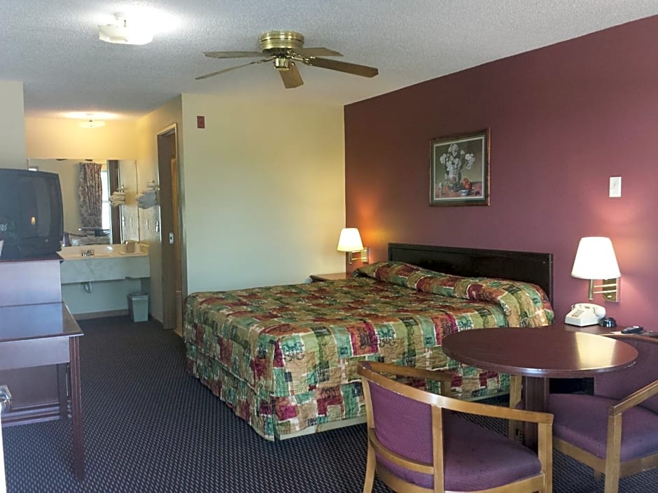 First Western Inn - Fairmont City