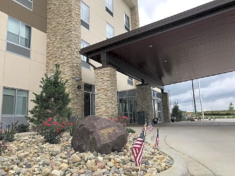 Holiday Inn Express and Suites Hannibal-Medical Center