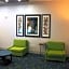 Holiday Inn Express Hotel & Suites Marina