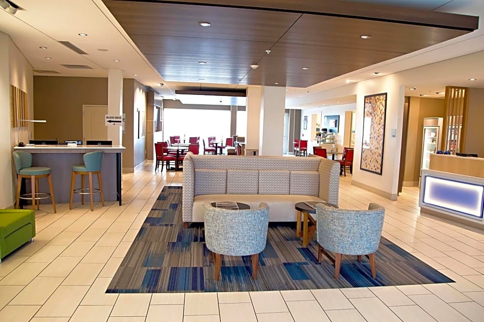 Holiday Inn Express & Suites GREAT BEND