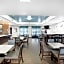 La Quinta Inn & Suites by Wyndham Houston Hobby Airport