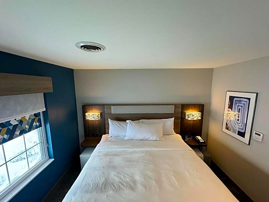Holiday Inn Express And Suites Port Washington