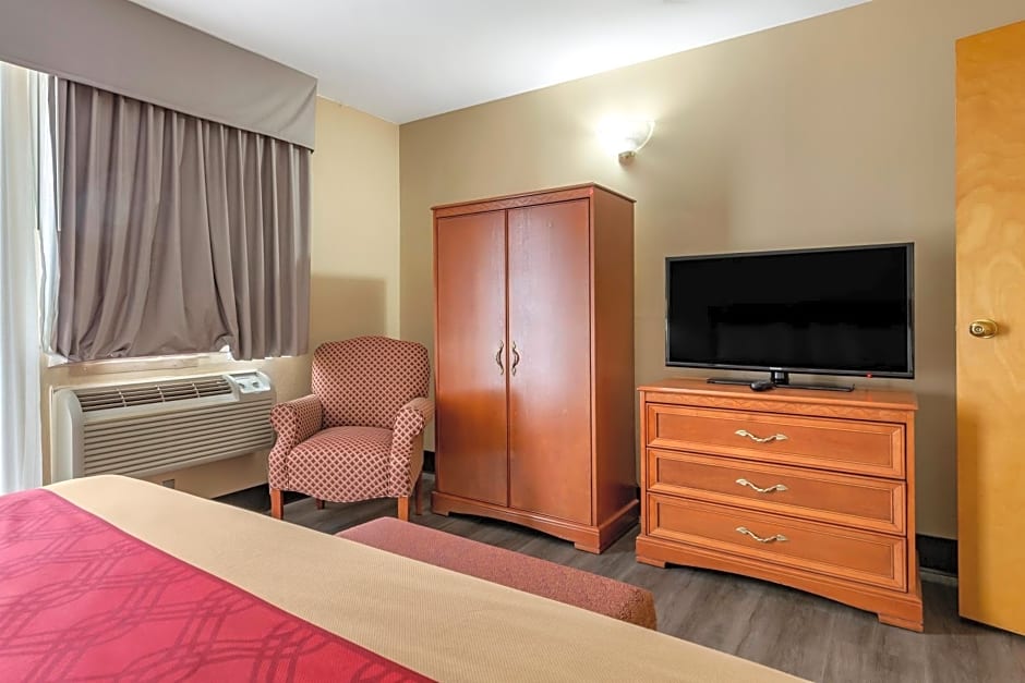 Econo Lodge & Suites Southern Pines