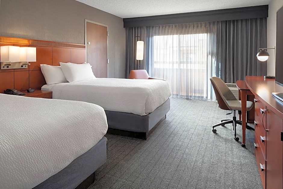 Courtyard by Marriott Bakersfield
