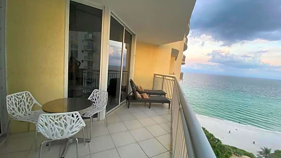 Beautiful 1 bedroom condo on the beach