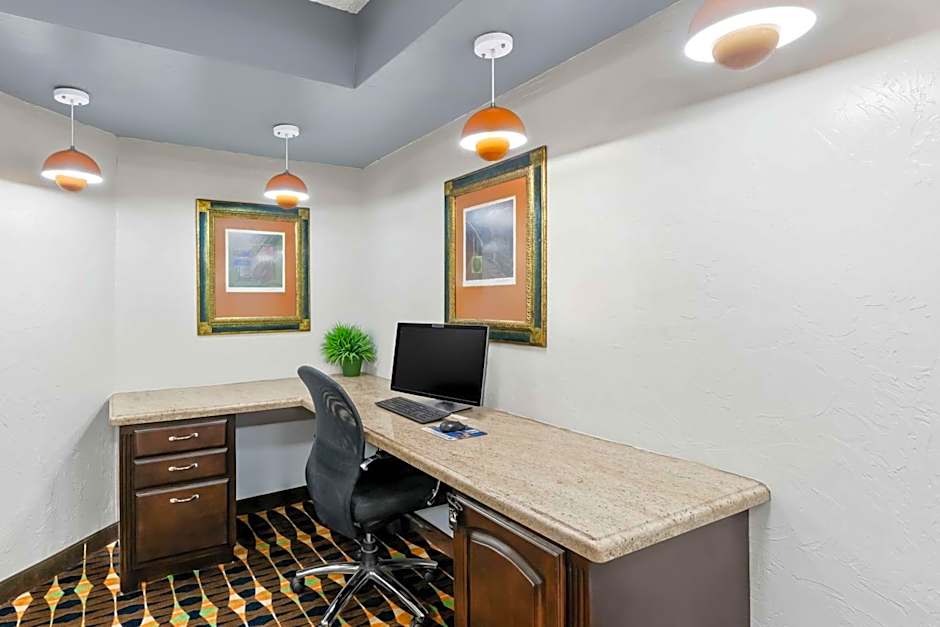 SureStay Plus Hotel by Best Western Lubbock Medical Center