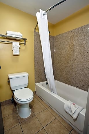 Americas Best Value Inn - Wichita West / Airport - Alojamientos en WICHITA