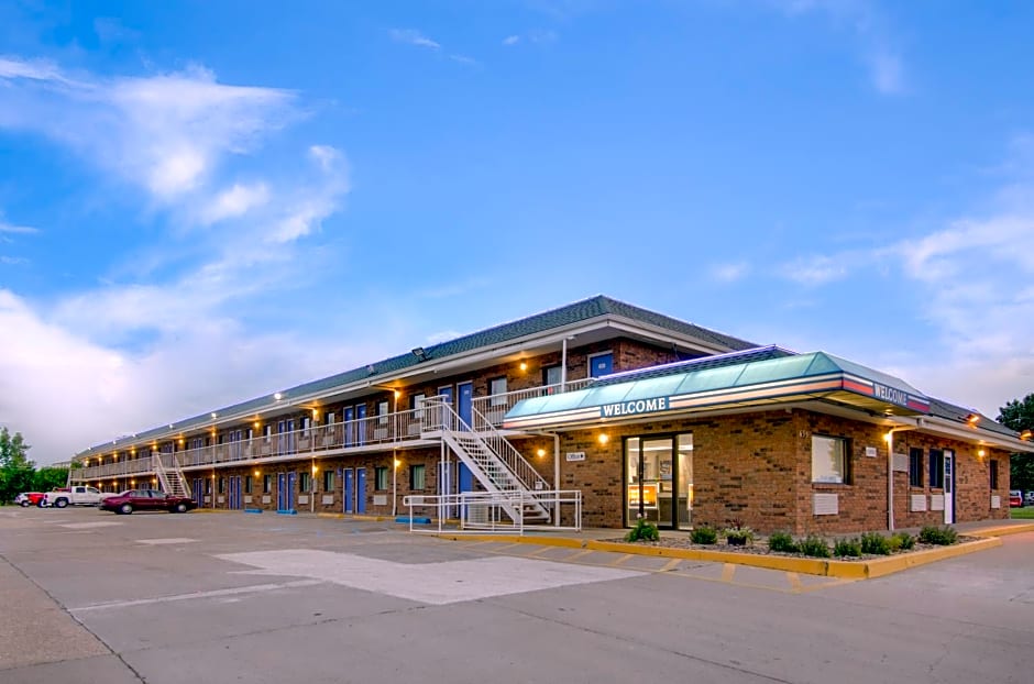 Motel 6-Salina, KS