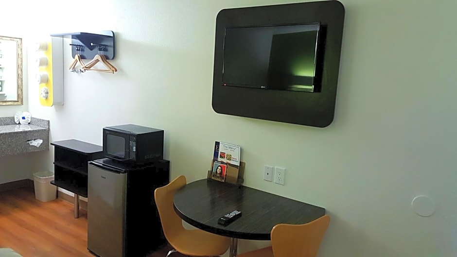 Motel 6-El Paso, TX - West