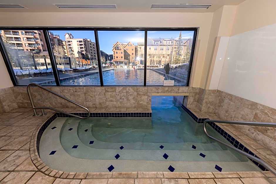 NEW! Marriott Slope View Ski & Golf Luxury Studio Sleeps 4 Full kitchen, Amenities & Parking