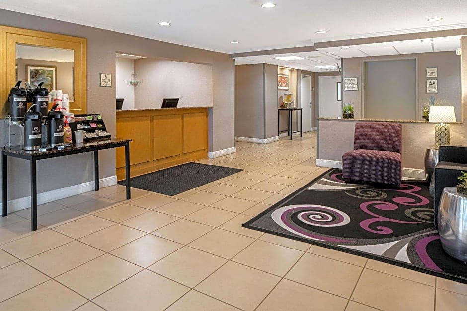 La Quinta Inn & Suites by Wyndham Naples East - I-75