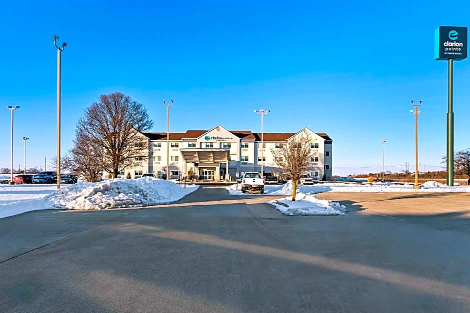 Clarion Pointe Mattoon Near University