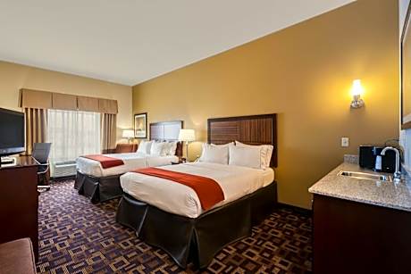 2 Queen Beds Suite Comm Accessible Tub