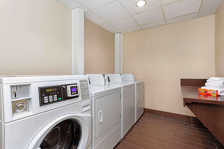 La Quinta Inn & Suites by Wyndham Bonita Springs Naples