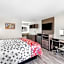 Econo Lodge Inn & Suites