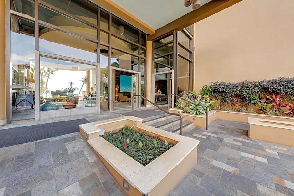 Oceanfront Mana Kai 2 bedroom condo