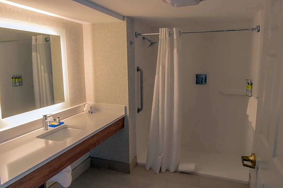 Holiday Inn Express & Suites Manassas