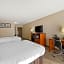Comfort Inn & Suites North At The Pyramids