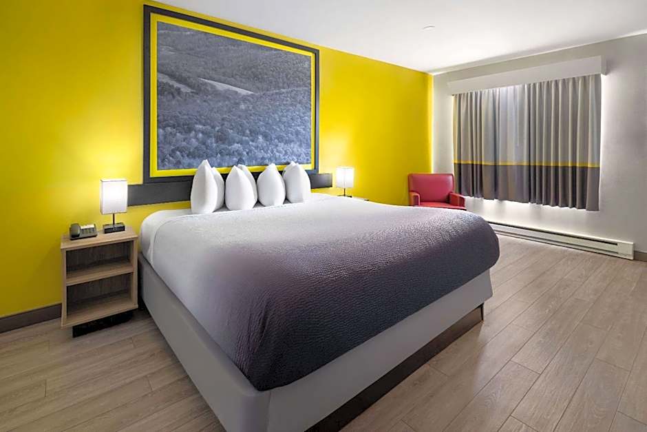 Super 8 by Wyndham Hazleton